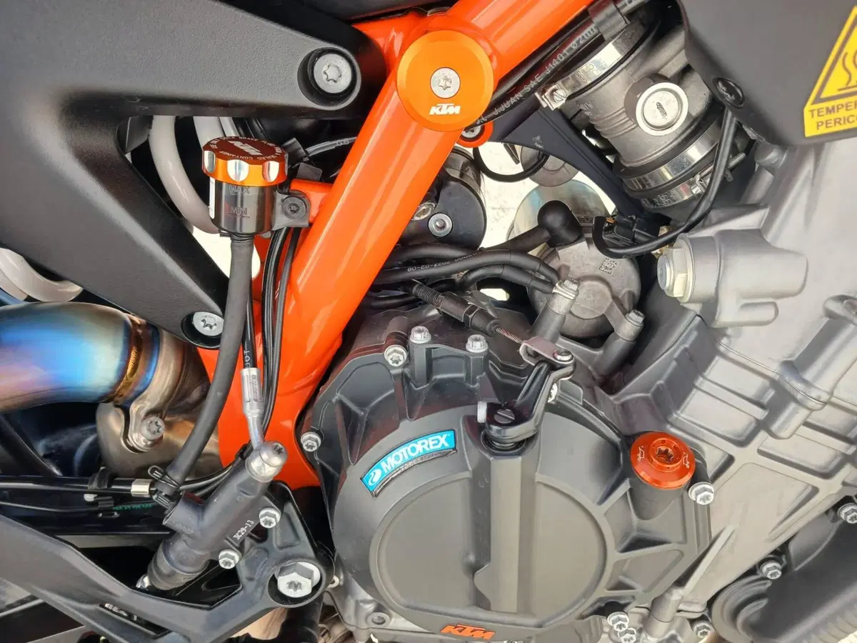 KTM 890 Duke R (2021 - 23) (10)