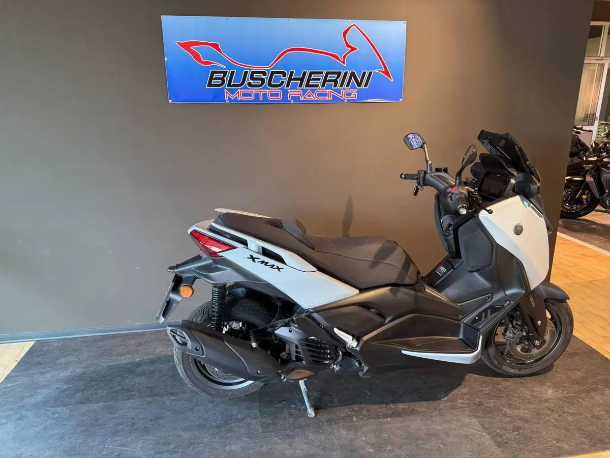 Yamaha X-Max 125 Tech Max (2025 - 26) (10)