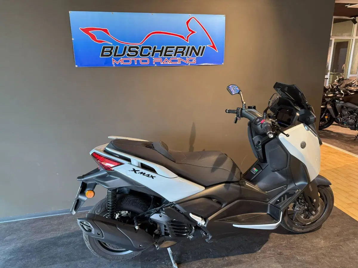 Yamaha X-Max 125 Tech Max (2025 - 26) (12)