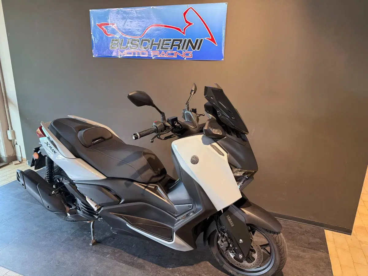Yamaha X-Max 125 Tech Max (2025 - 26) (13)