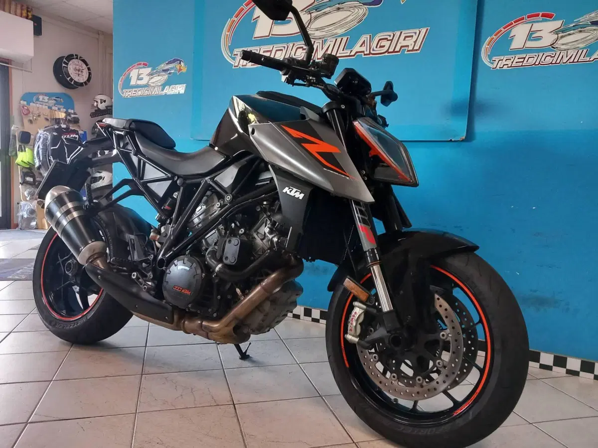 KTM 1290 Super Duke R (2019) (2)