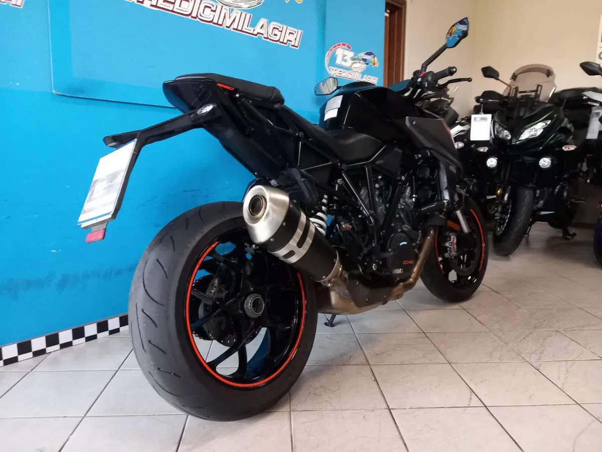 KTM 1290 Super Duke R (2019) (3)
