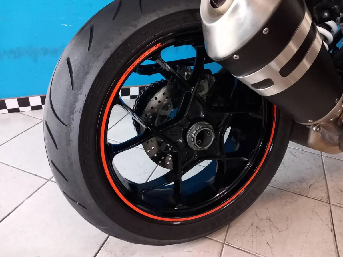 KTM 1290 Super Duke R (2019) (13)