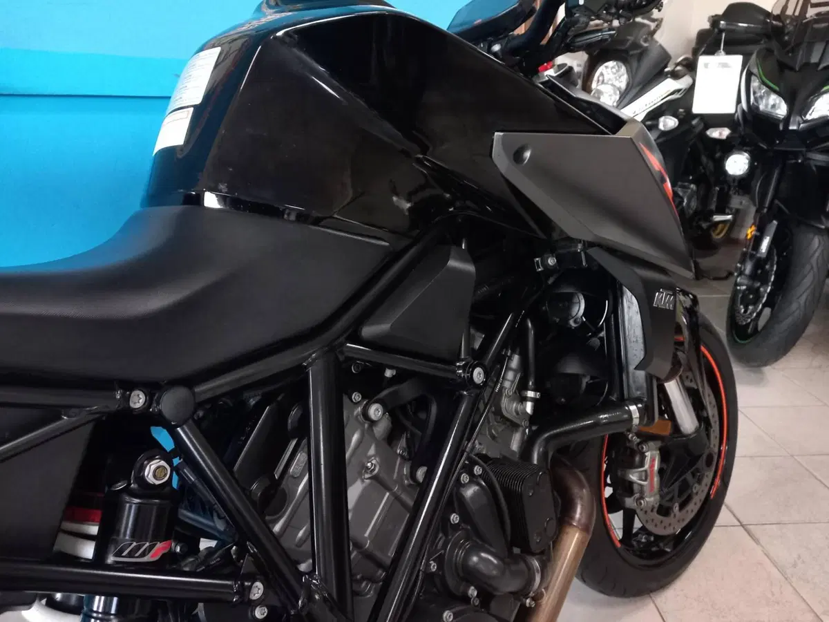 KTM 1290 Super Duke R (2019) (16)