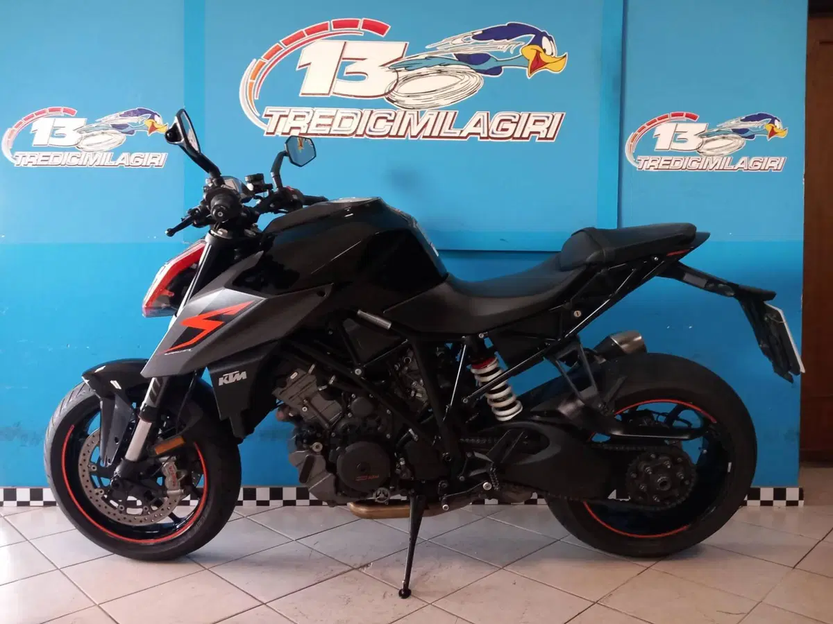 KTM 1290 Super Duke R (2019) (4)