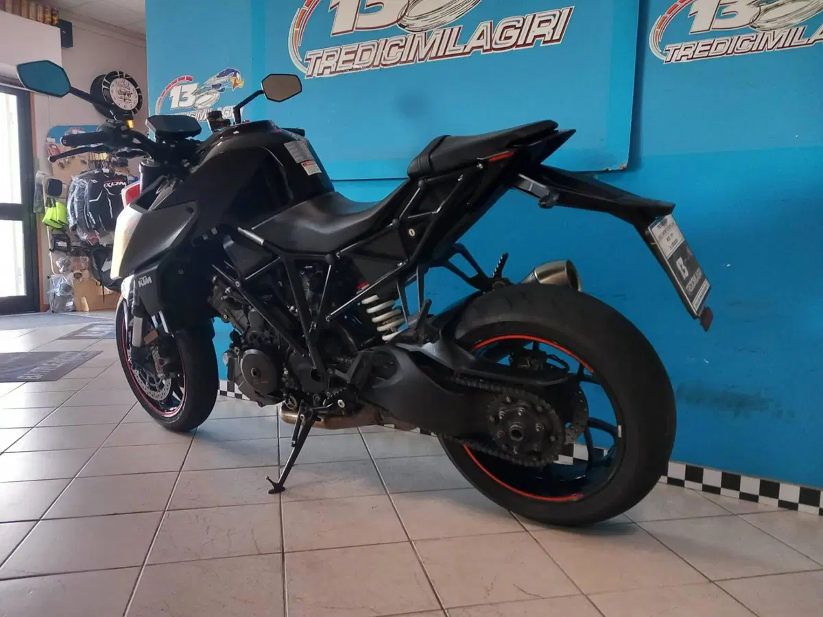KTM 1290 Super Duke R (2019) (6)