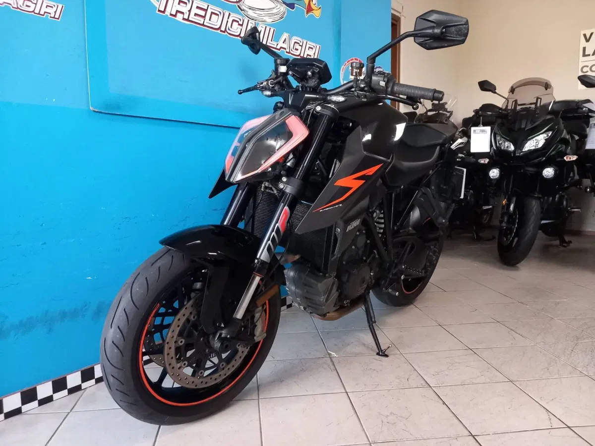 KTM 1290 Super Duke R (2019) (5)