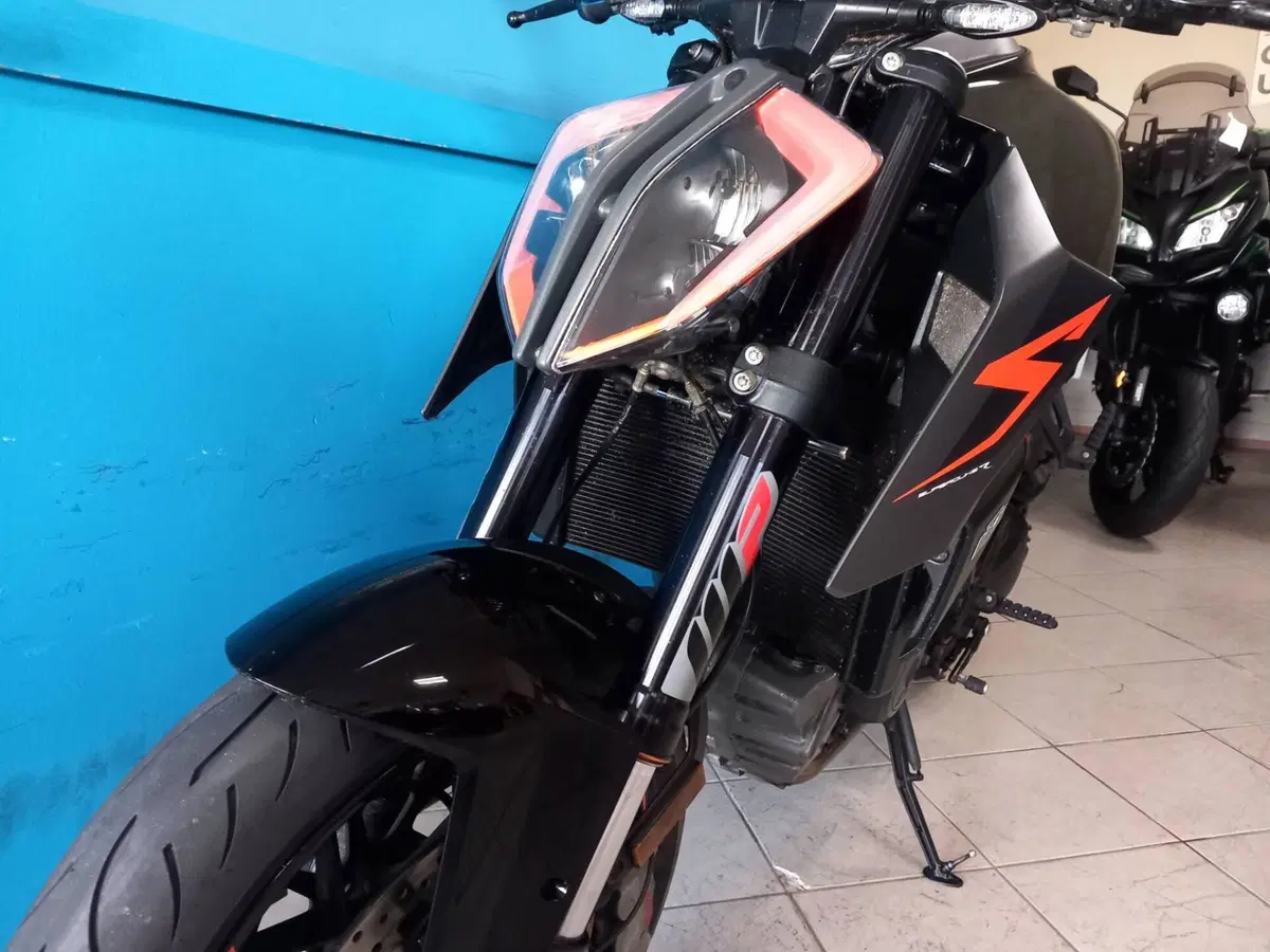 KTM 1290 Super Duke R (2019) (8)