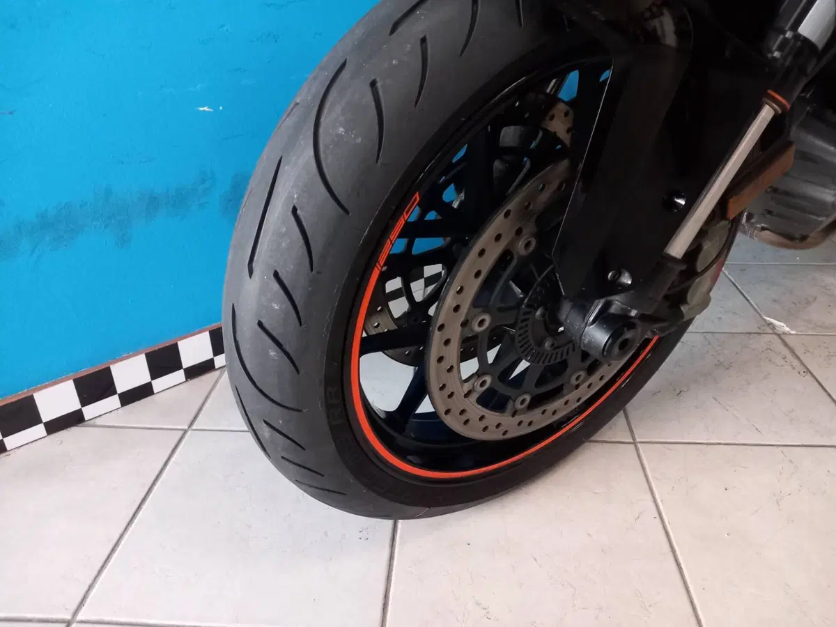 KTM 1290 Super Duke R (2019) (7)
