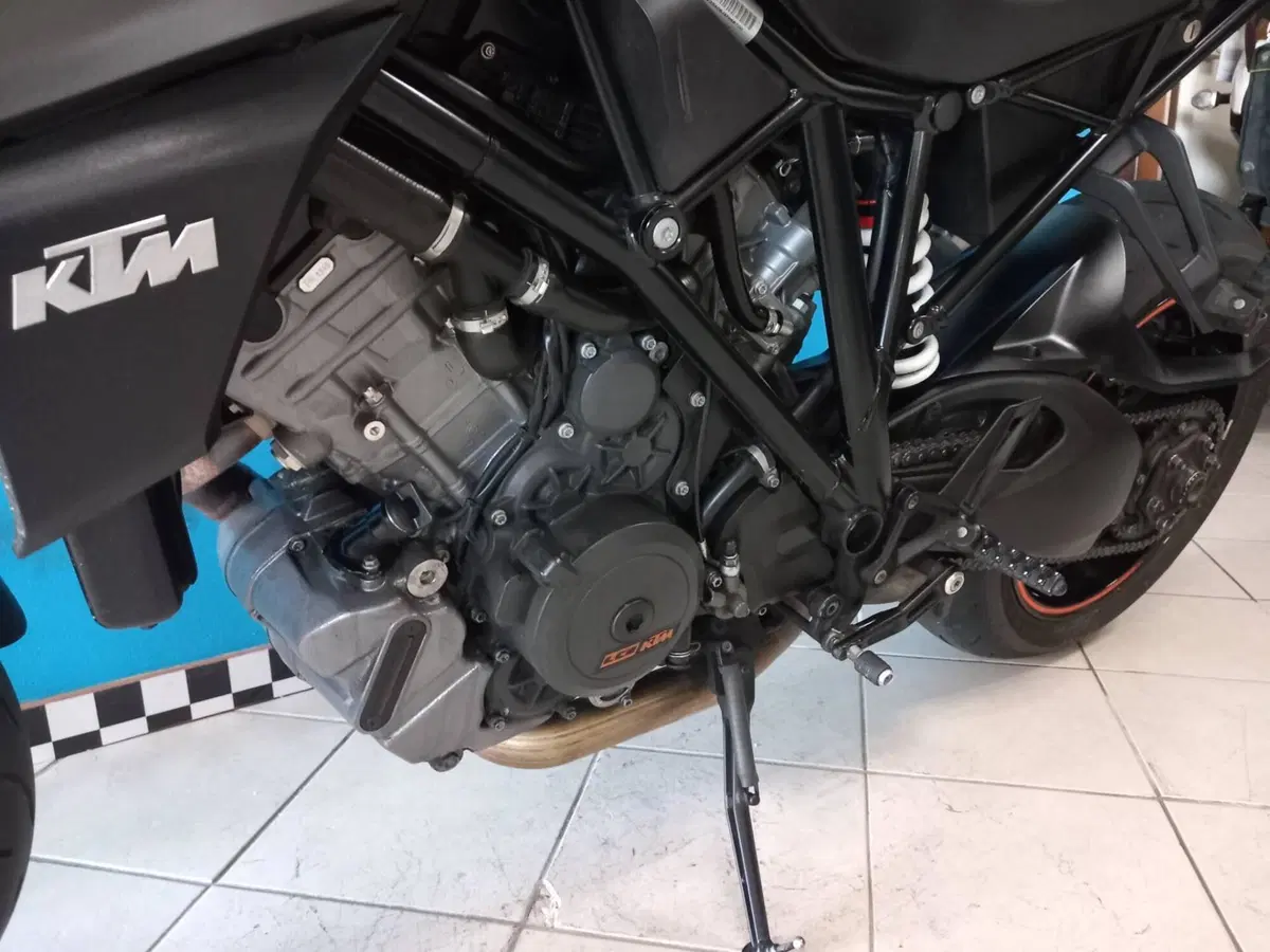 KTM 1290 Super Duke R (2019) (11)