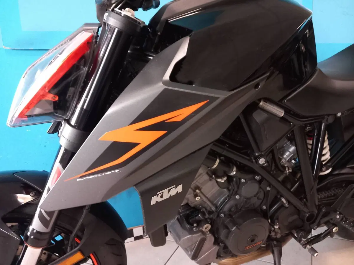 KTM 1290 Super Duke R (2019) (9)