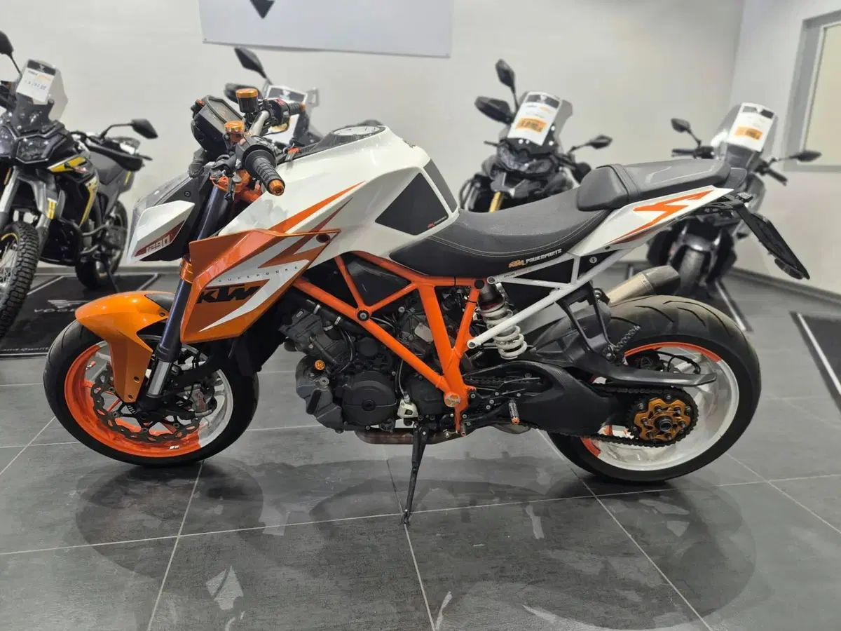KTM 1290 Super Duke R Special Edition ABS (2016) (2)
