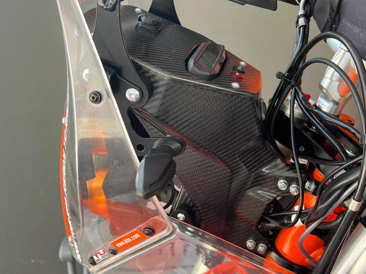 KTM 690 Enduro R (2022 - 25) (13)