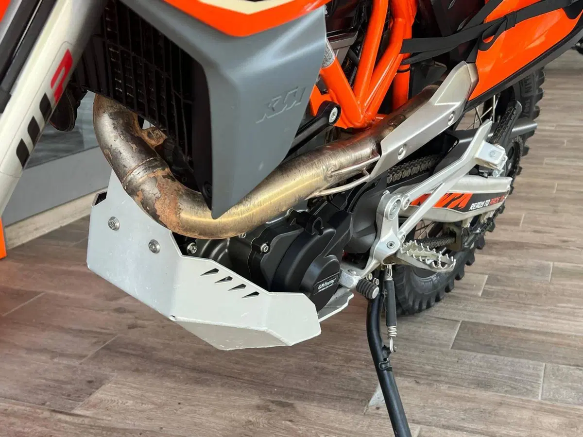 KTM 690 Enduro R (2022 - 25) (19)