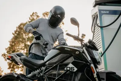 Zero Motorcycles, arriva la ricarica rapida DC. E s&igrave;, anche sulle moto gi&agrave; in garage