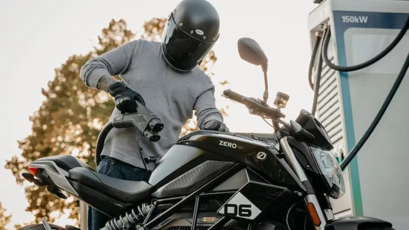 Zero Motorcycles, arriva la ricarica rapida DC. E sì, anche sulle moto già in garage