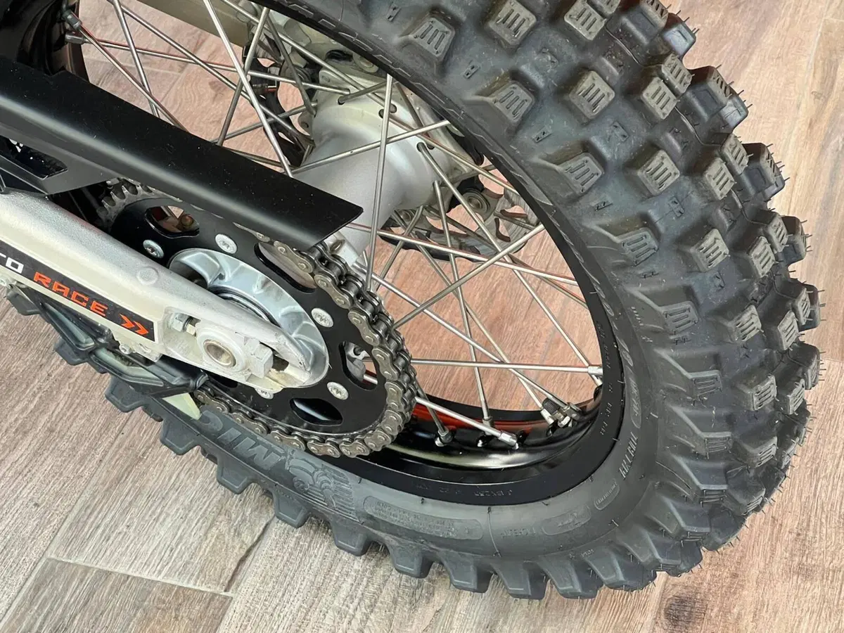 KTM 690 Enduro R (2022 - 25) (8)
