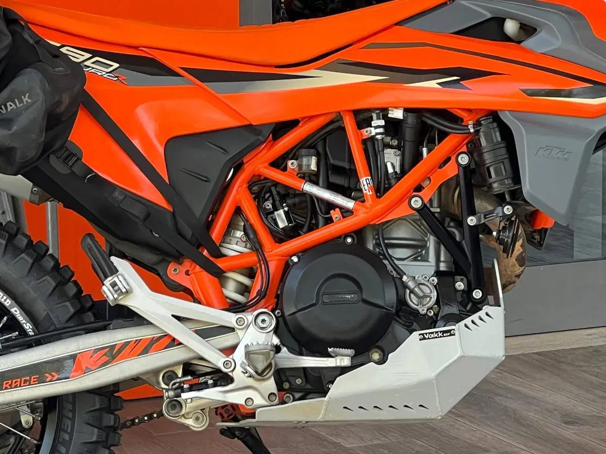 KTM 690 Enduro R (2022 - 25) (10)