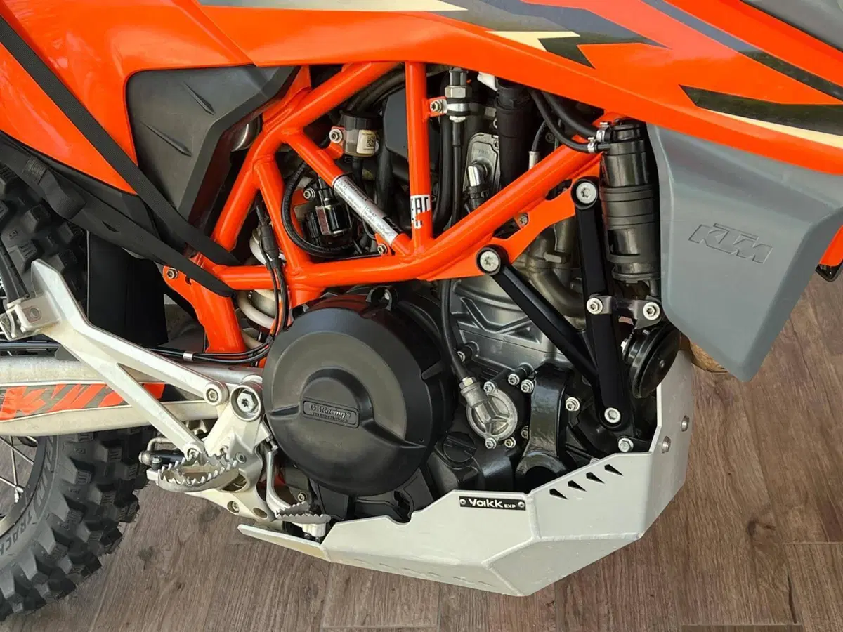 KTM 690 Enduro R (2022 - 25) (9)
