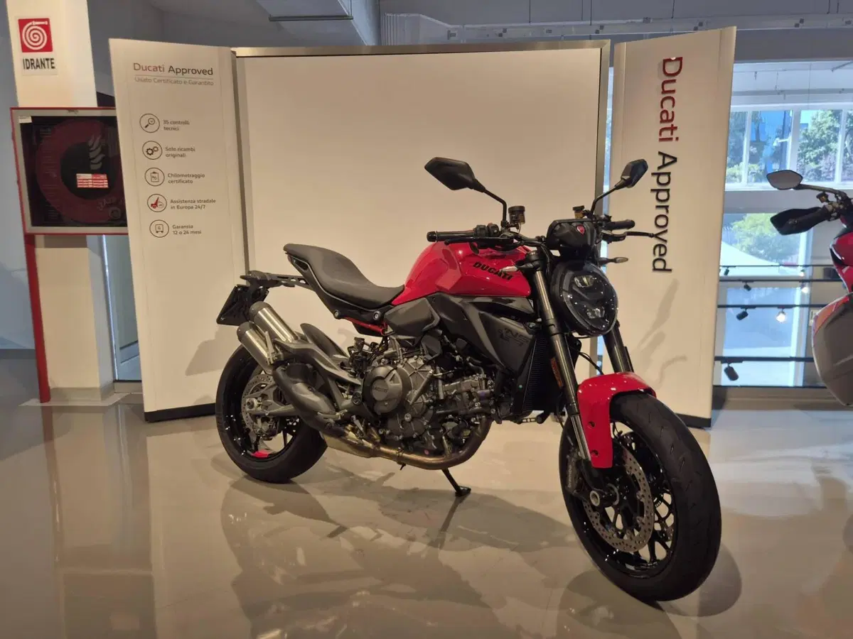 Ducati Monster 890 (2026)