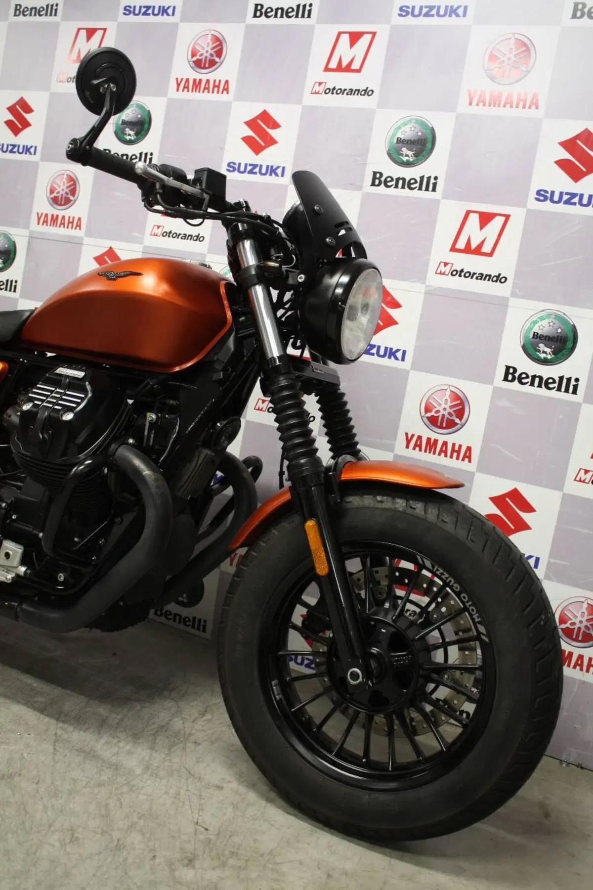 Moto Guzzi V9 Bobber Sport (2019 - 20) (3)