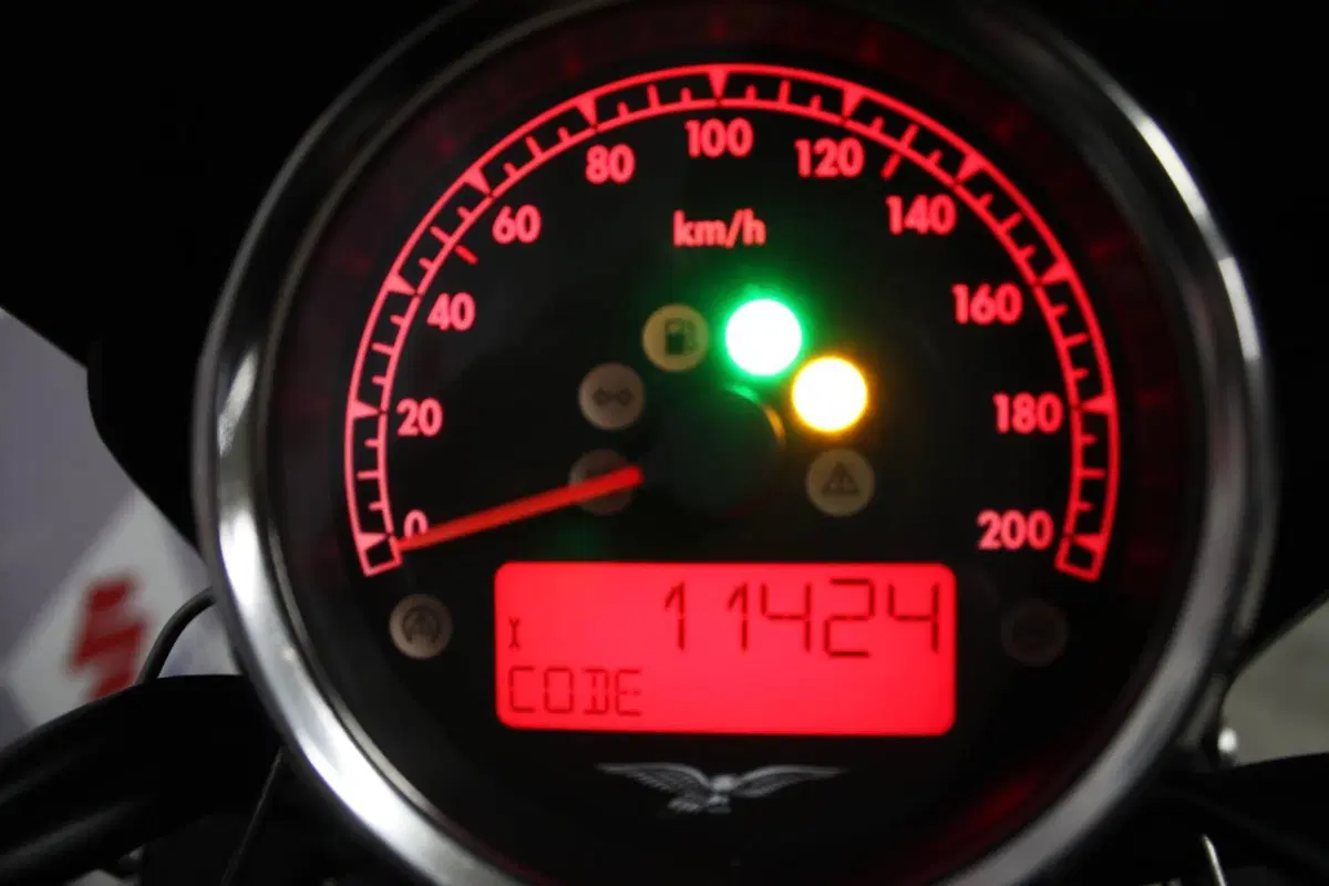 Moto Guzzi V9 Bobber Sport (2019 - 20) (2)