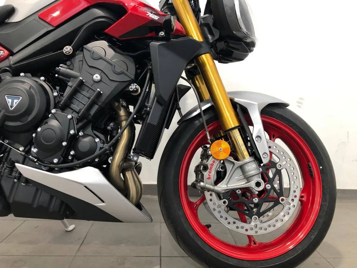 Triumph Street Triple 765 RX (2026) (7)