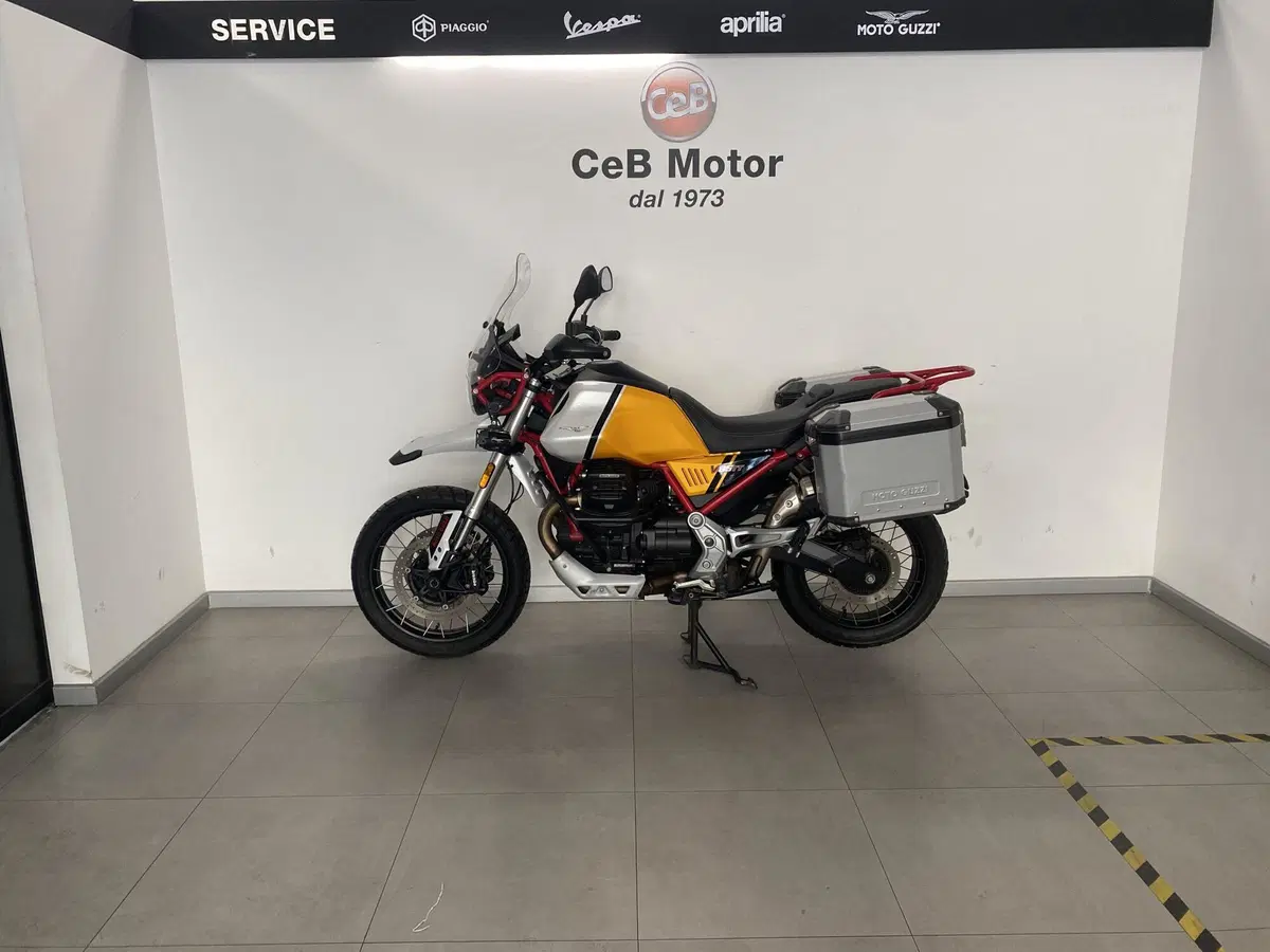 Moto Guzzi V85 TT Evocative Graphics (2021 - 23) (4)