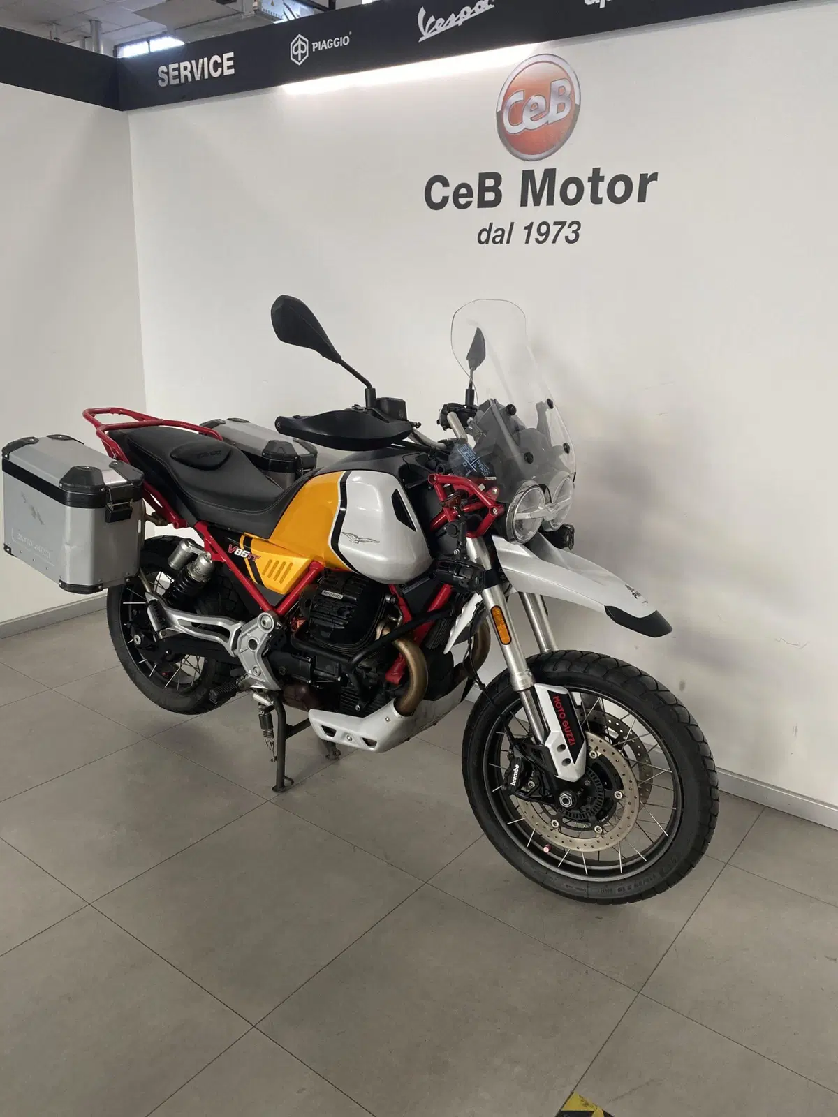 Moto Guzzi V85 TT Evocative Graphics (2021 - 23) (5)