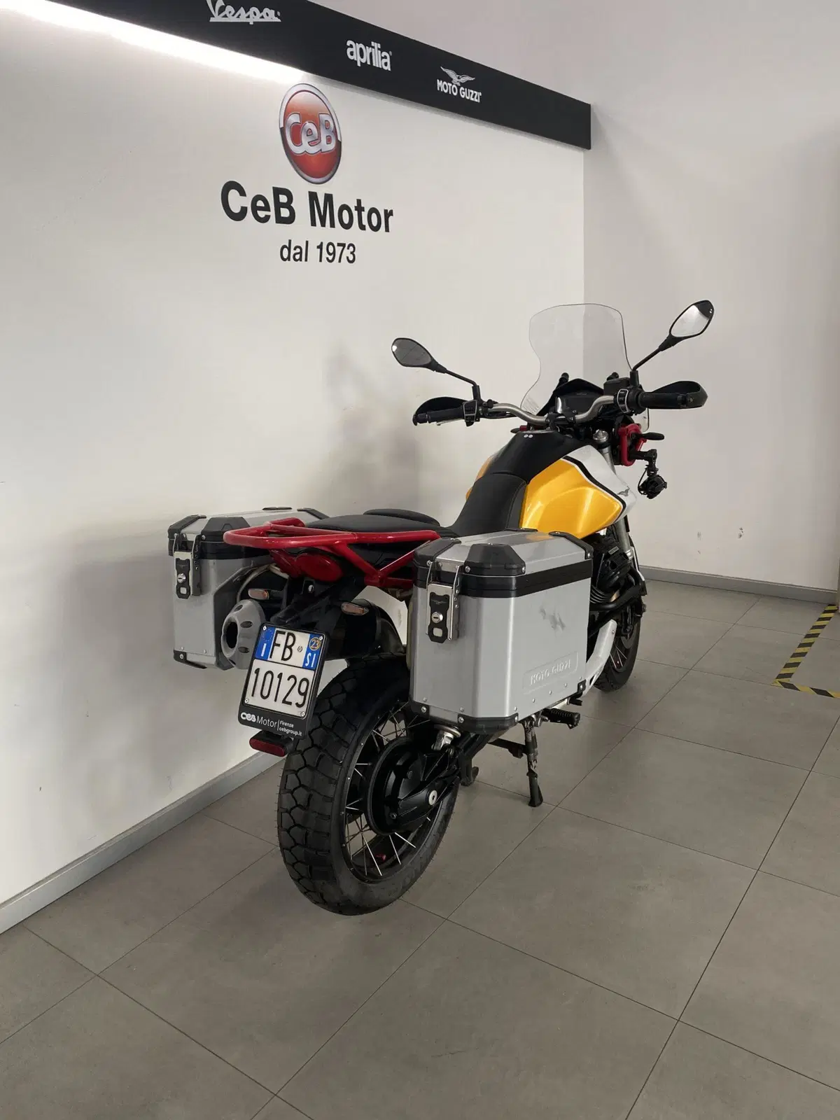 Moto Guzzi V85 TT Evocative Graphics (2021 - 23) (6)