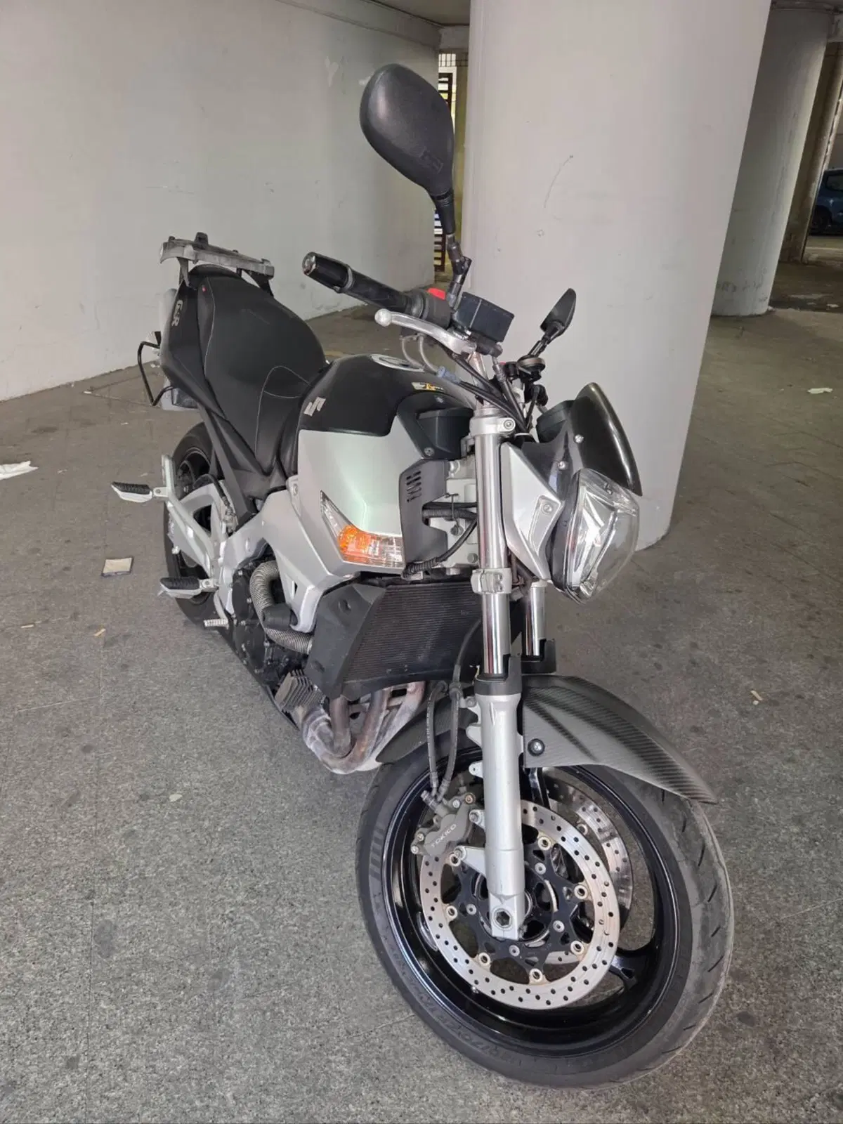 Suzuki GSR 600 (2006 - 11) (2)