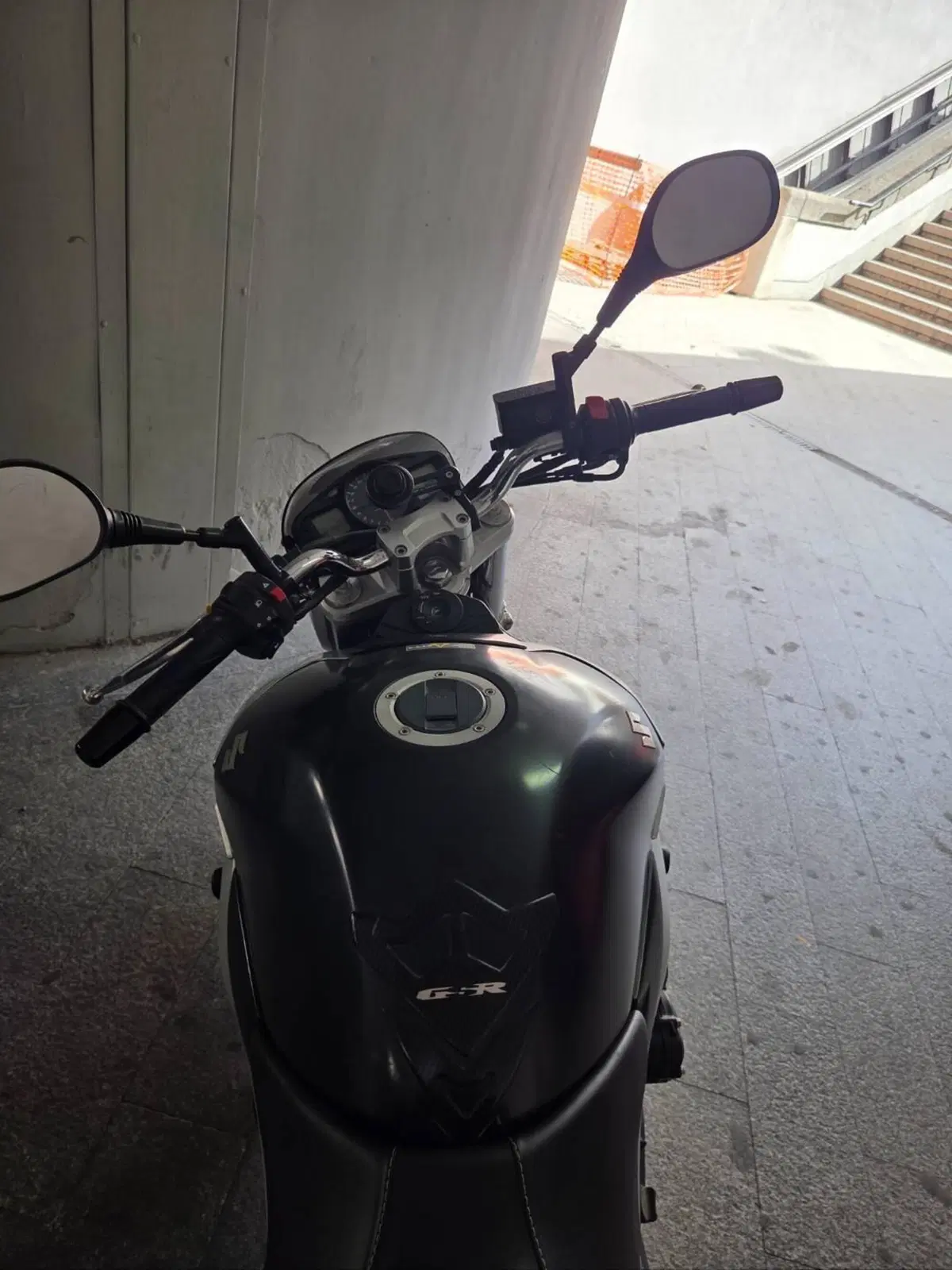 Suzuki GSR 600 (2006 - 11) (4)