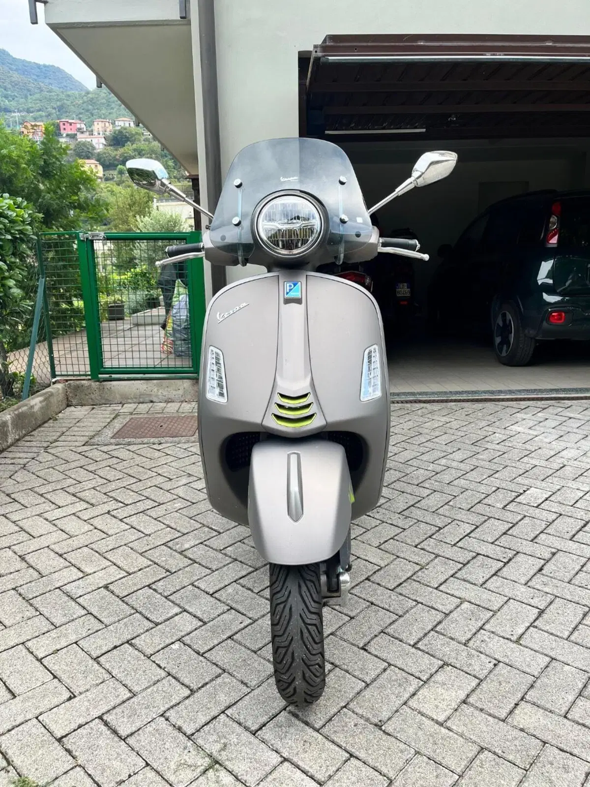 Vespa GTS 300 Super Tech (2023 - 24) (2)