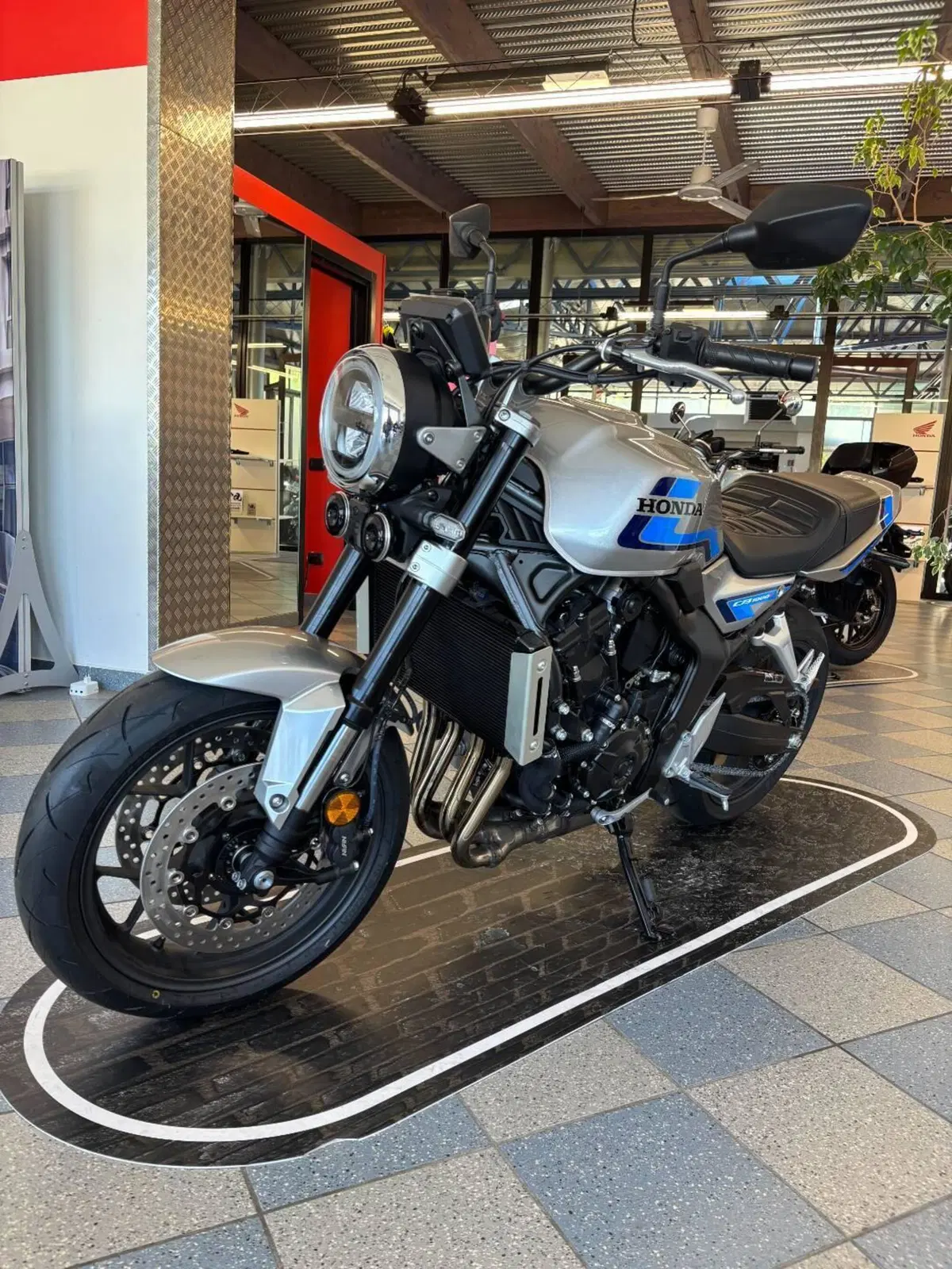 Honda CB 1000 F (2026) (3)