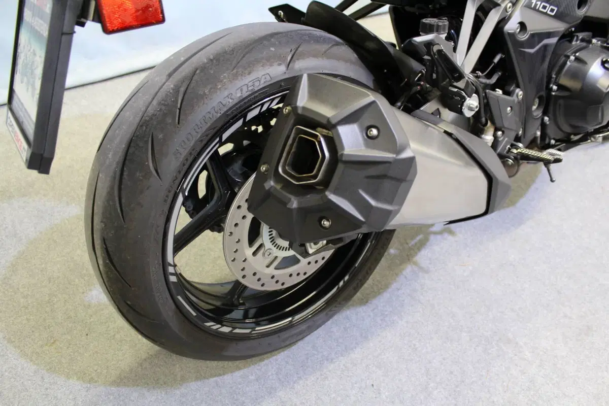 Kawasaki Z 1100 (2026) (6)