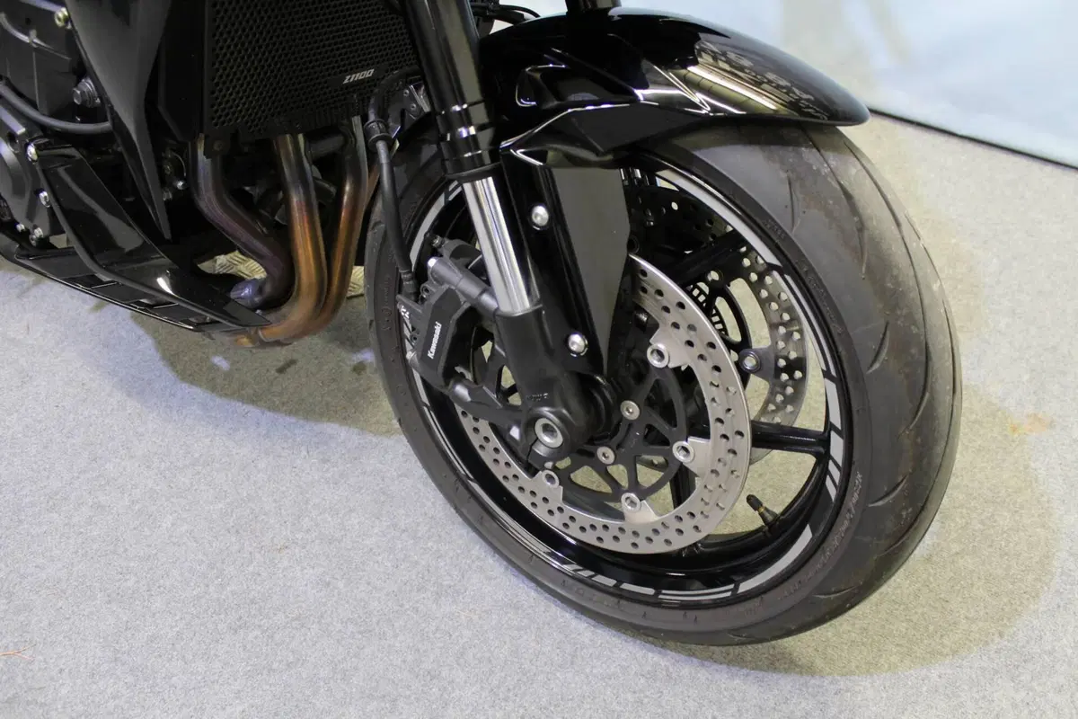 Kawasaki Z 1100 (2026) (7)