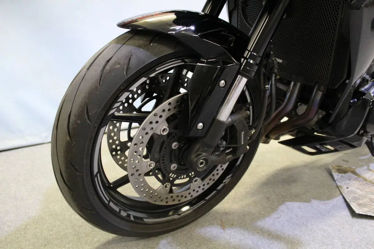 Kawasaki Z 1100 (2026) (14)