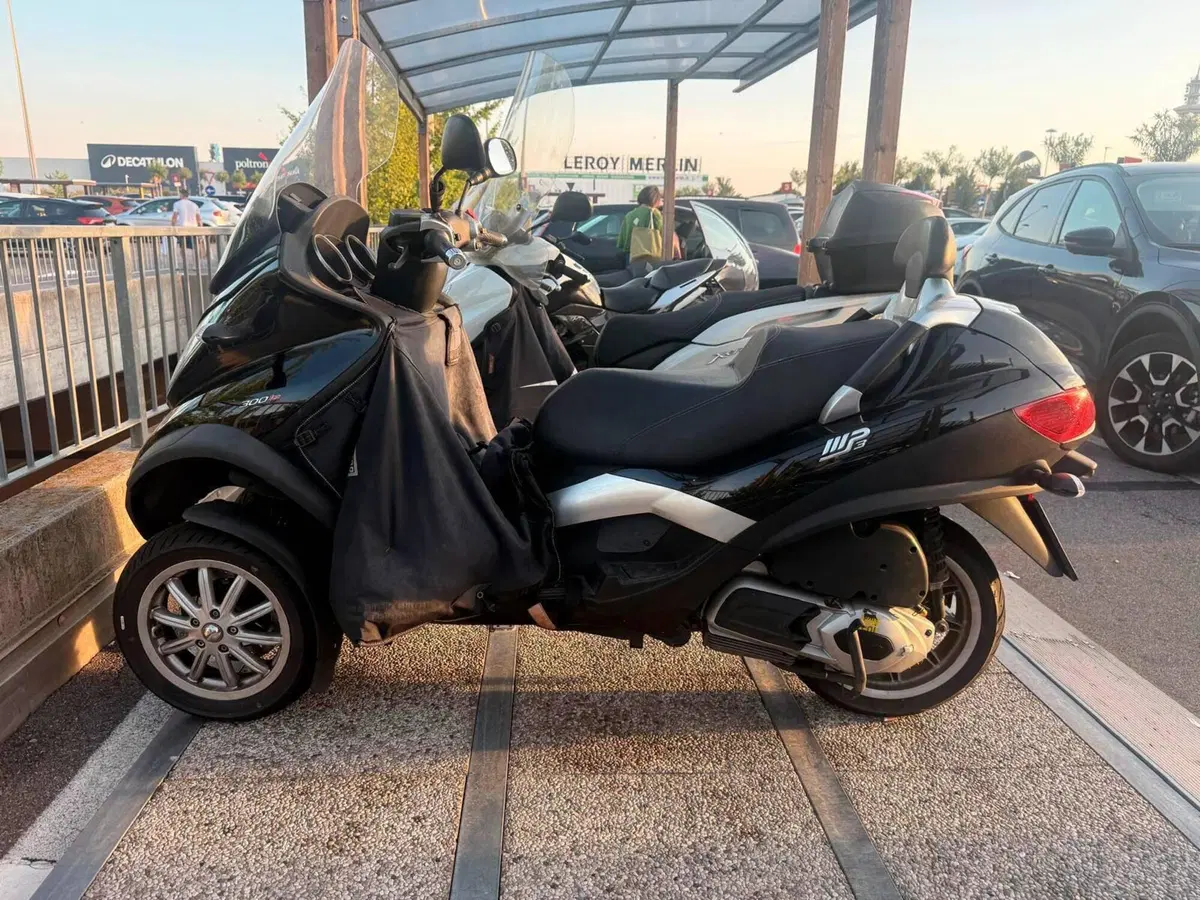 Piaggio MP3 300 Touring/LT (2011 - 13)