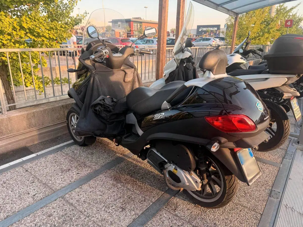 Piaggio MP3 300 Touring/LT (2011 - 13) (2)
