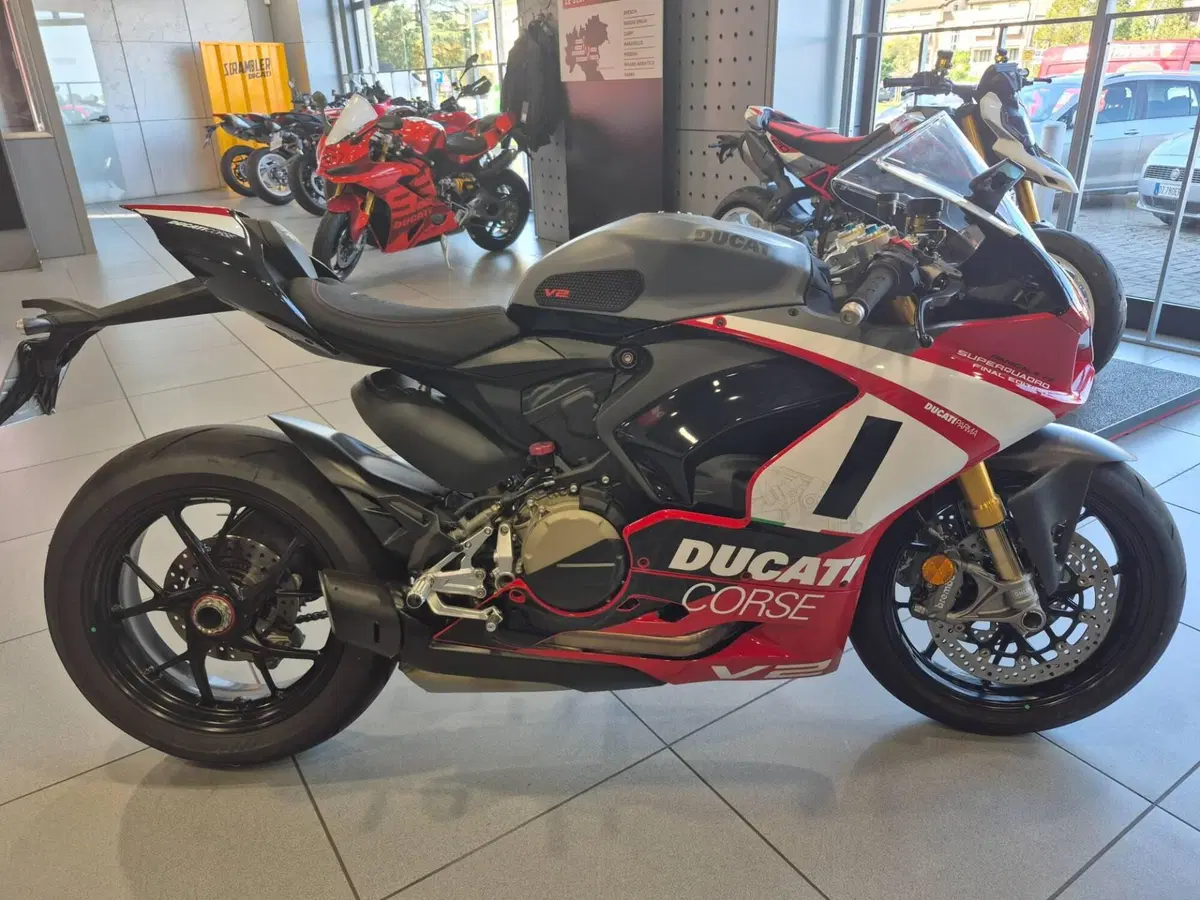 Ducati Panigale V2 Superquadro Final Edition (2024)