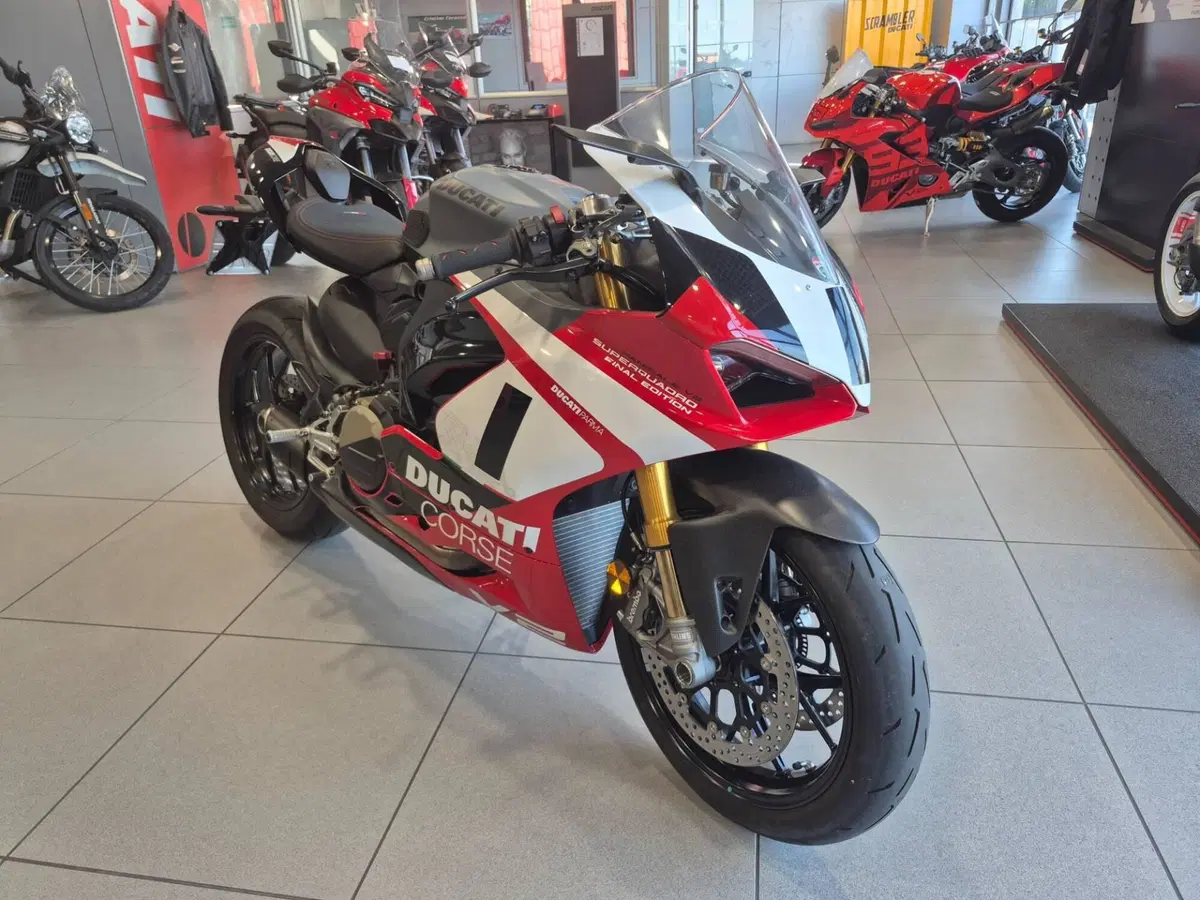 Ducati Panigale V2 Superquadro Final Edition (2024) (2)