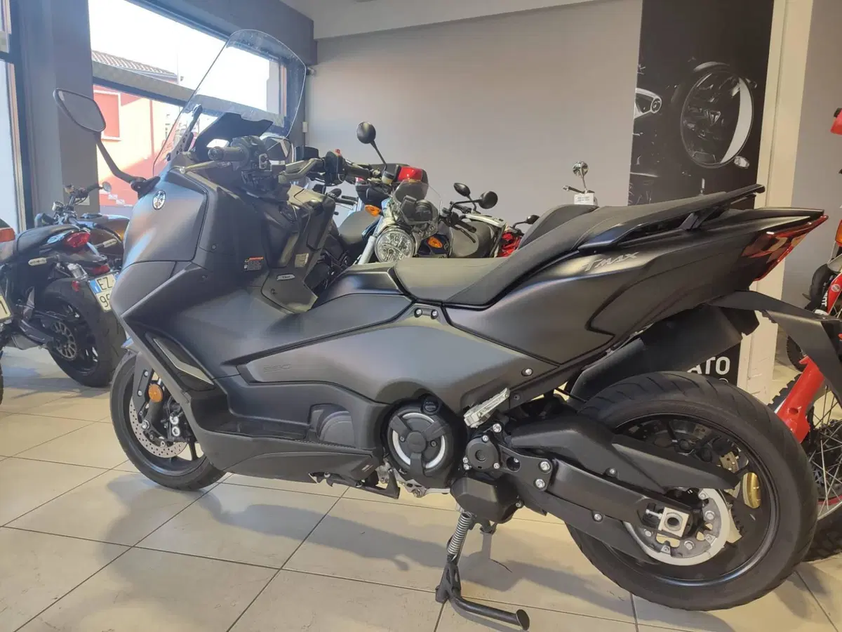 Yamaha T-Max 560 (2022 - 24) (6)