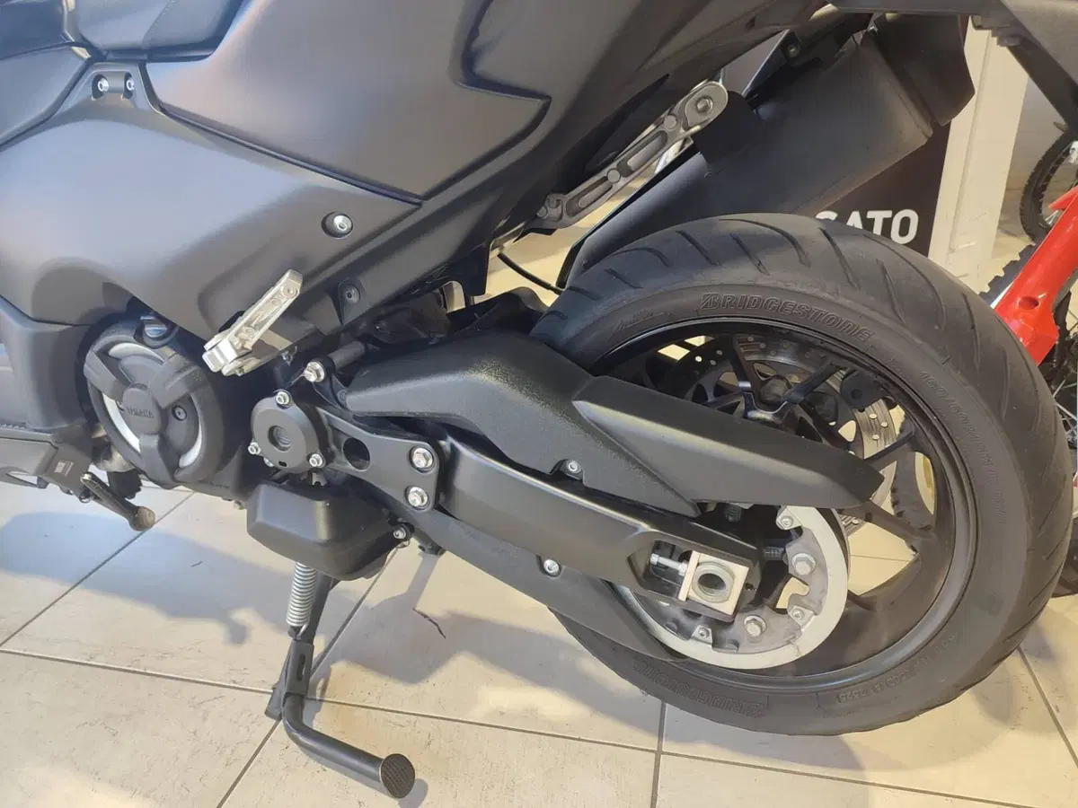 Yamaha T-Max 560 (2022 - 24) (8)