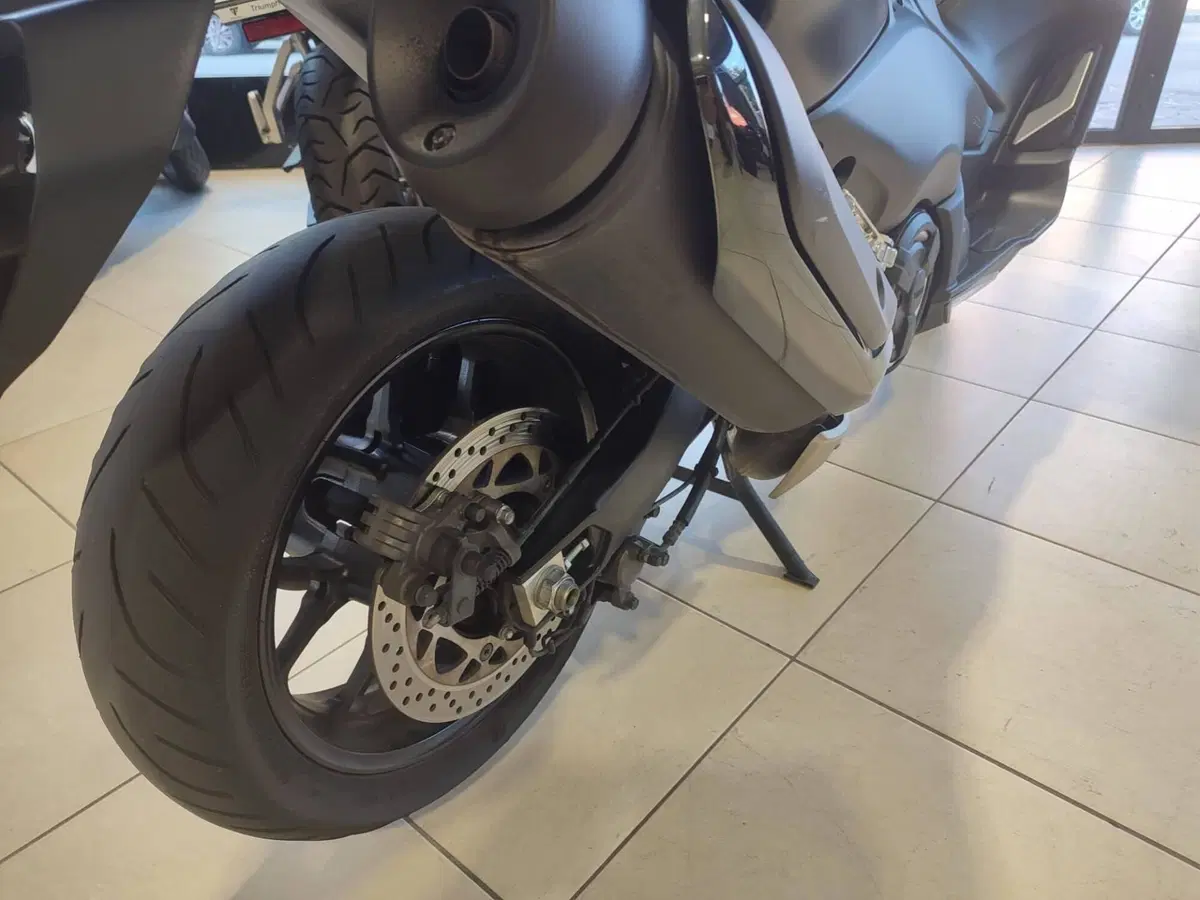 Yamaha T-Max 560 (2022 - 24) (11)