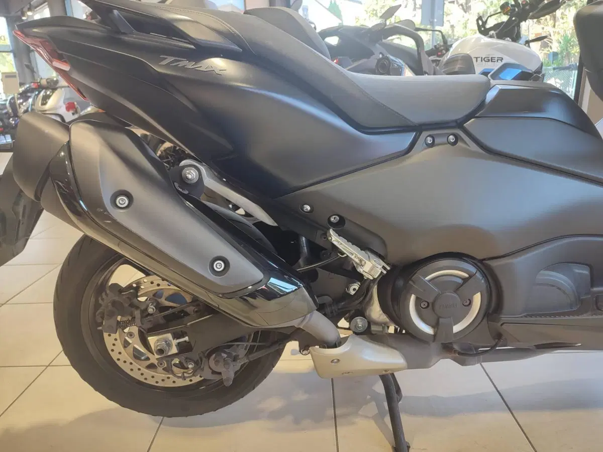Yamaha T-Max 560 (2022 - 24) (12)