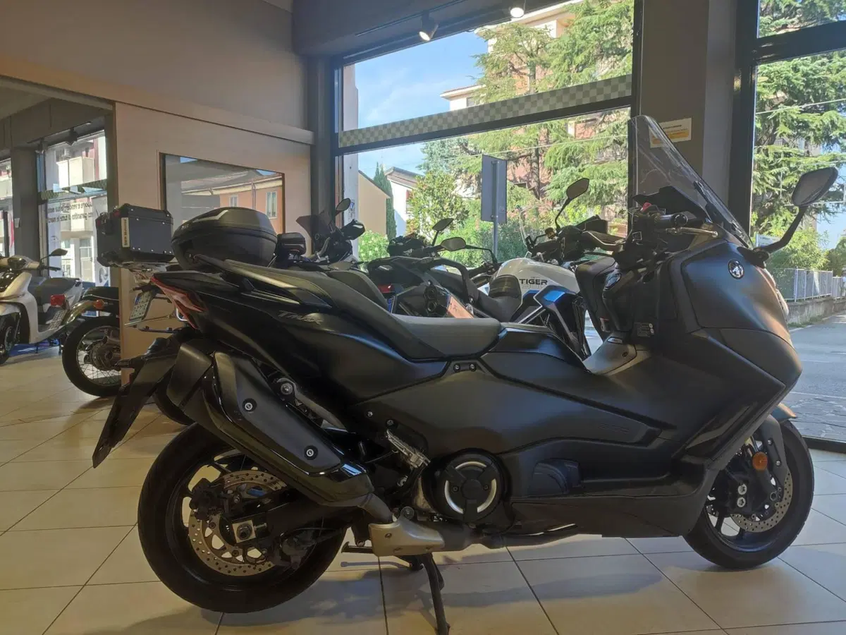 Yamaha T-Max 560 (2022 - 24) (3)