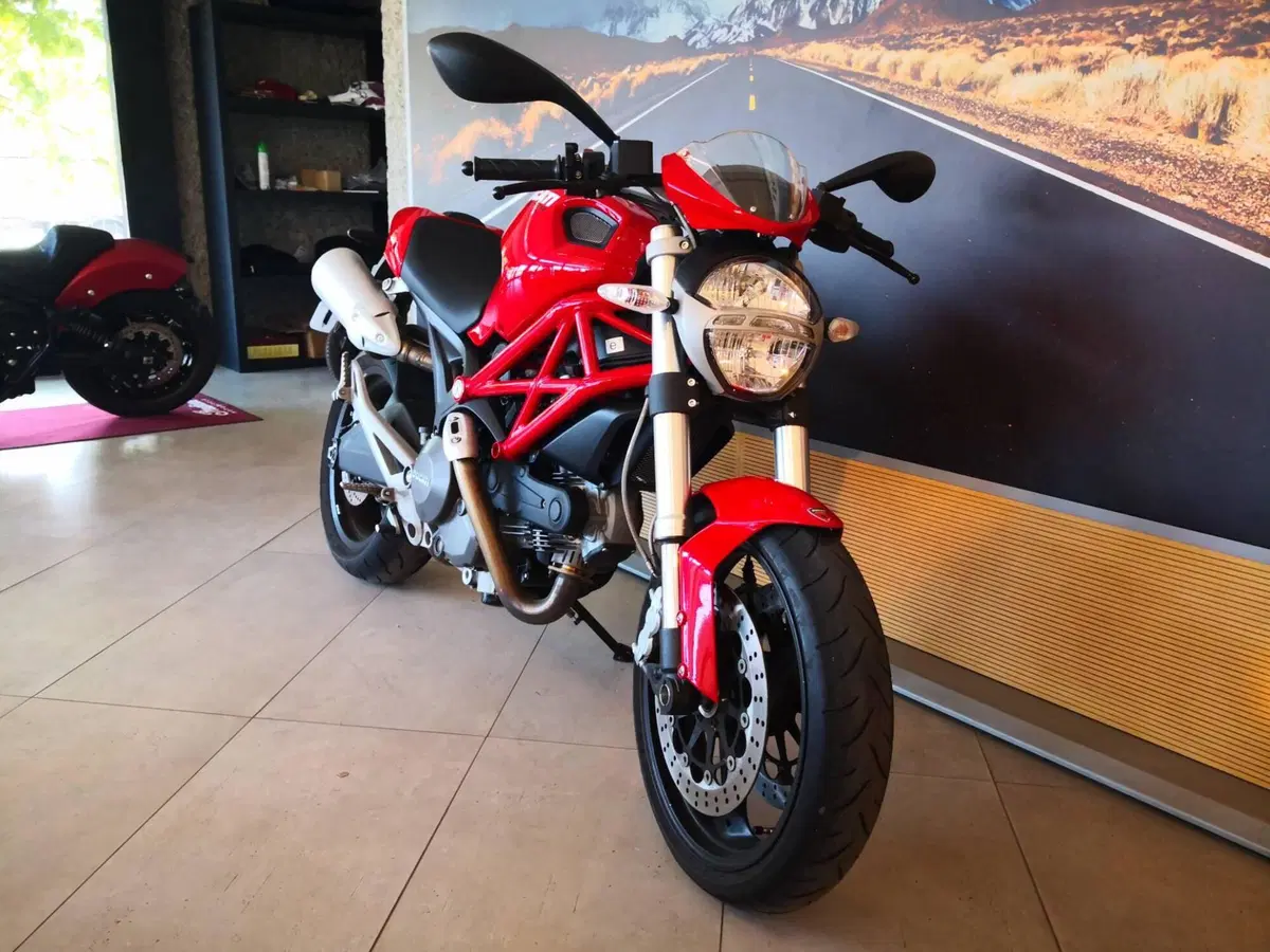 Ducati Monster 696 (2008 - 13) (3)