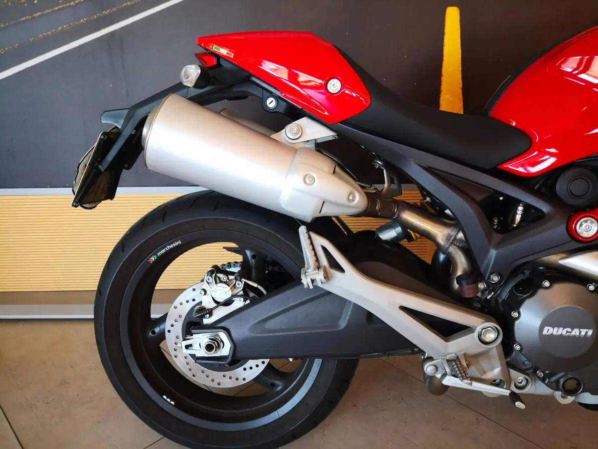 Ducati Monster 696 (2008 - 13) (5)
