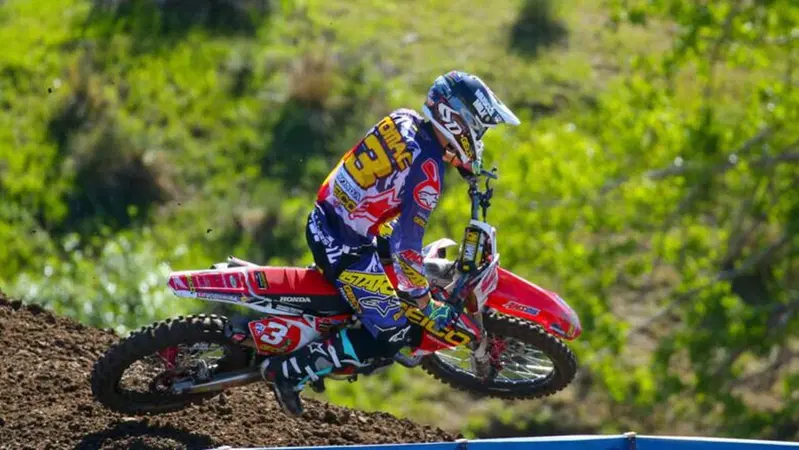 In quelle prime quattro manche del Pro Motocross 2015 Eli fece capire quanto forte si potesse andare su due ruote in una pista da motocross