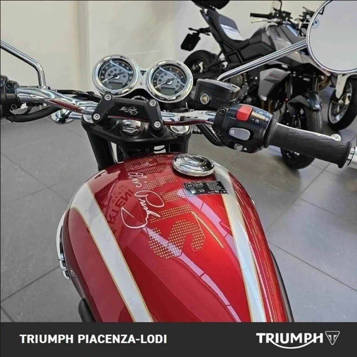 Triumph Bonneville T120 Elvis (2024 - 26) (5)